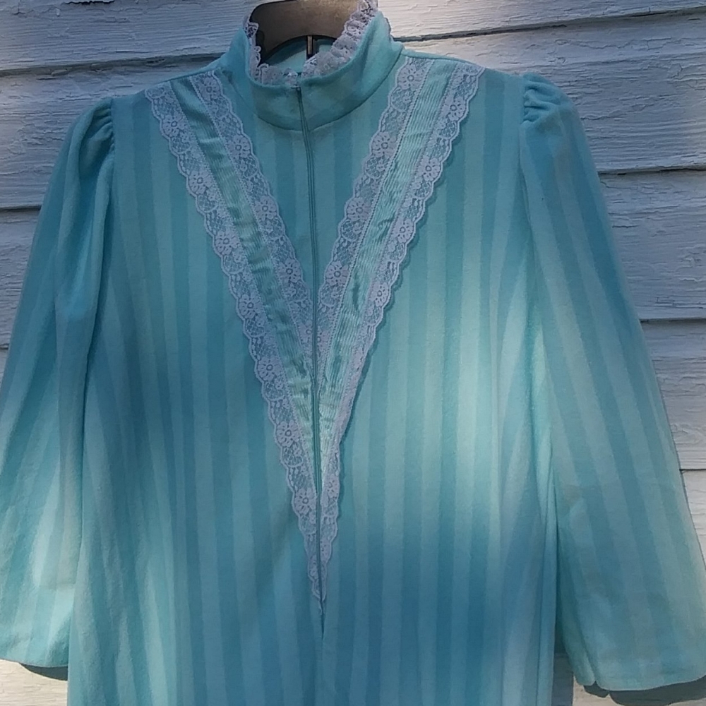 VTG Granny Nightgown light blue size Large